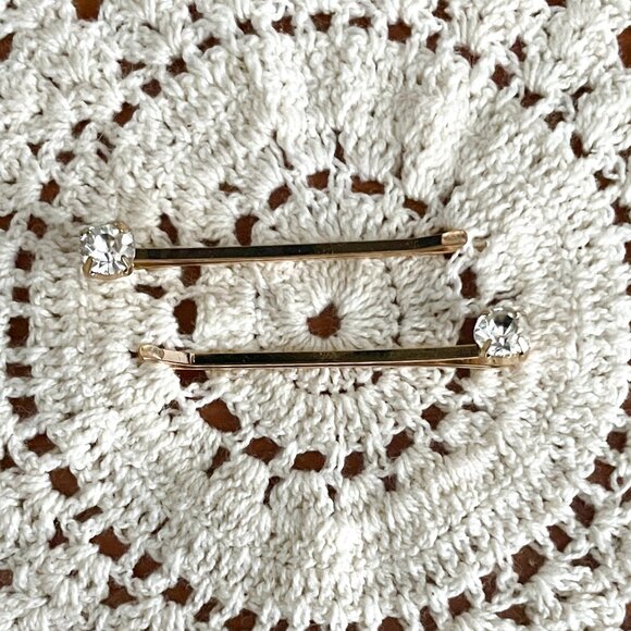 "brides & hairpins" Brand , 2 pair, Gold tone & Crystal hair pins, Original box - Picture 5 of 5